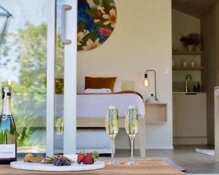 One O One Cabins, Waiheke Island Oneroa Exterior photo